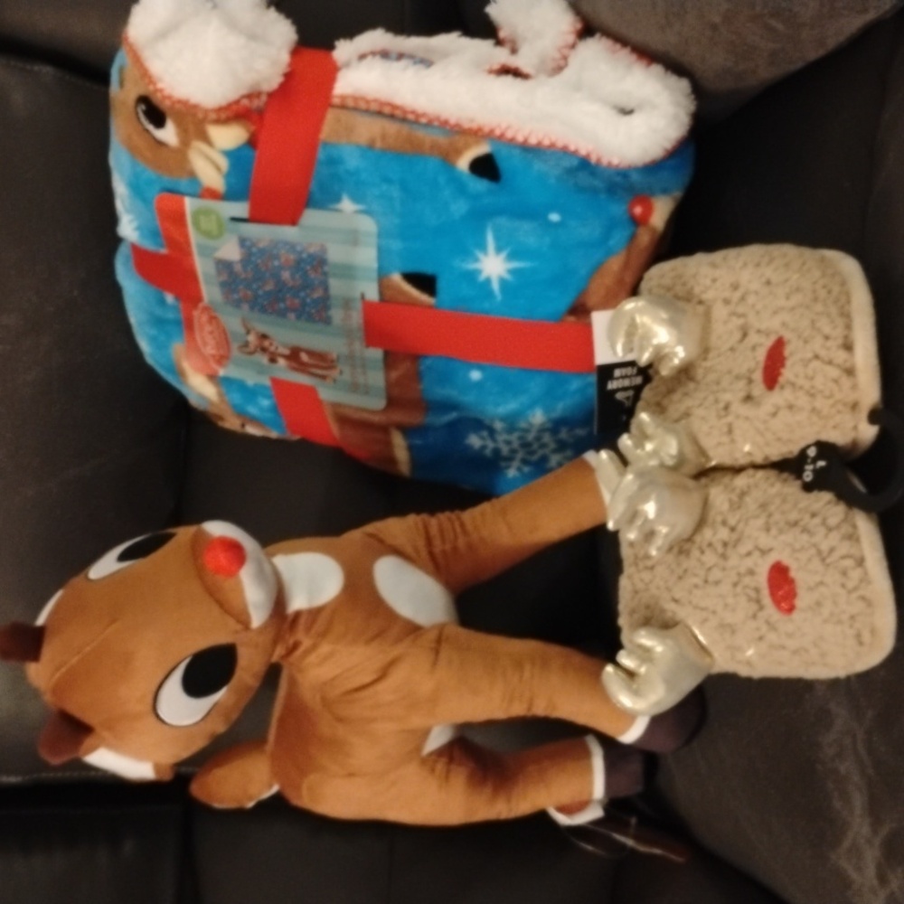 New Rudolph the red nosed reindeer throw, plush and slippers bundle - Picture 1 of 5